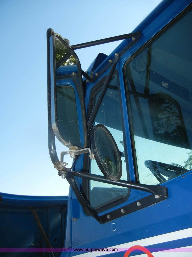 image for item D4247 1998 Freightliner F170 refuse truck