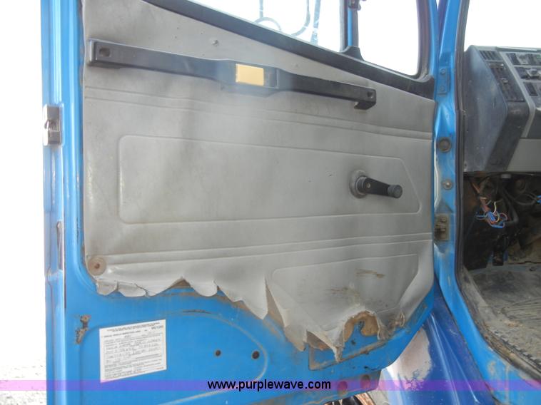 image for item D4247 1998 Freightliner F170 refuse truck