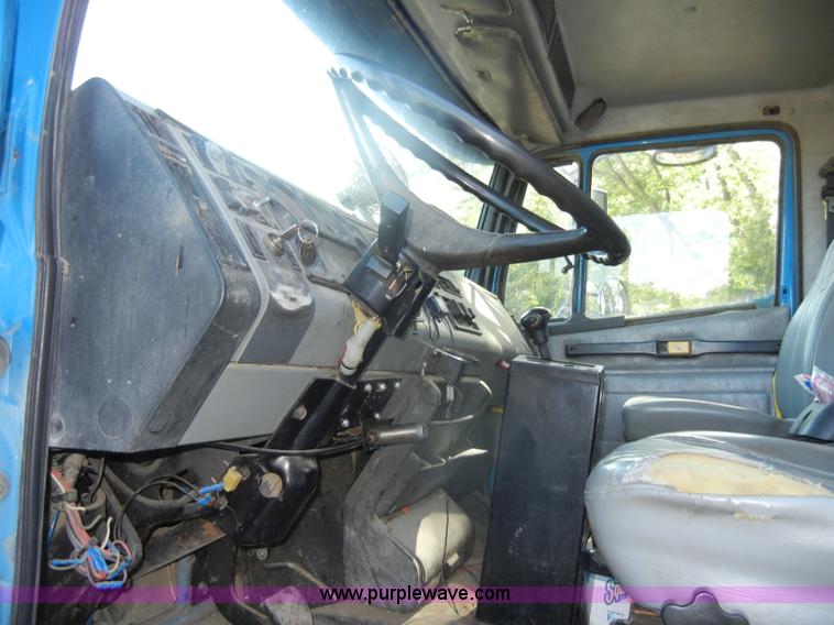 image for item D4247 1998 Freightliner F170 refuse truck