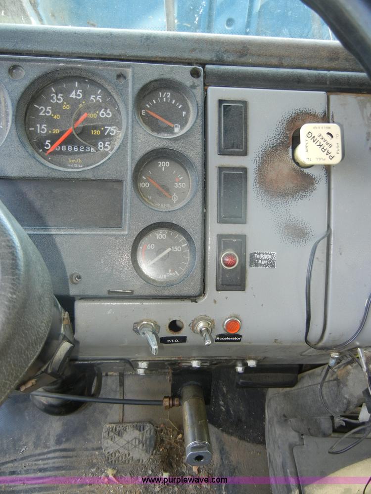 image for item D4247 1998 Freightliner F170 refuse truck