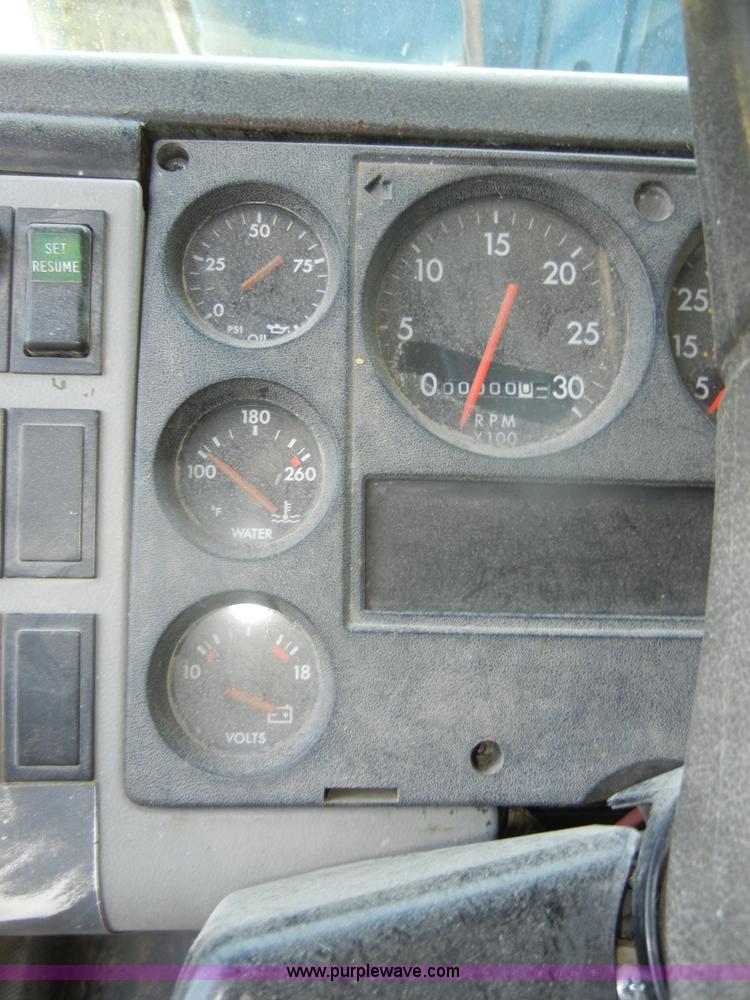 image for item D4247 1998 Freightliner F170 refuse truck