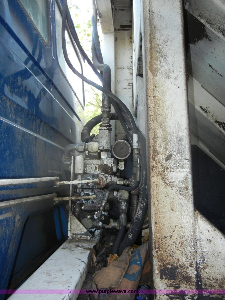 image for item D4247 1998 Freightliner F170 refuse truck