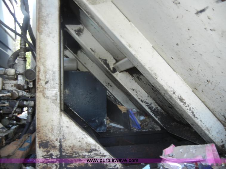 image for item D4247 1998 Freightliner F170 refuse truck