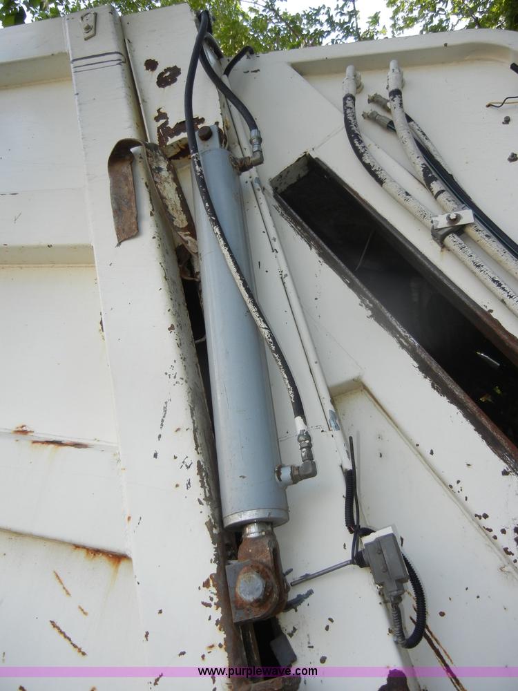 image for item D4247 1998 Freightliner F170 refuse truck