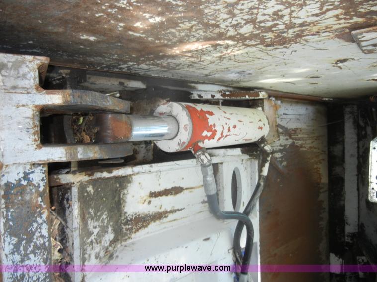 image for item D4247 1998 Freightliner F170 refuse truck