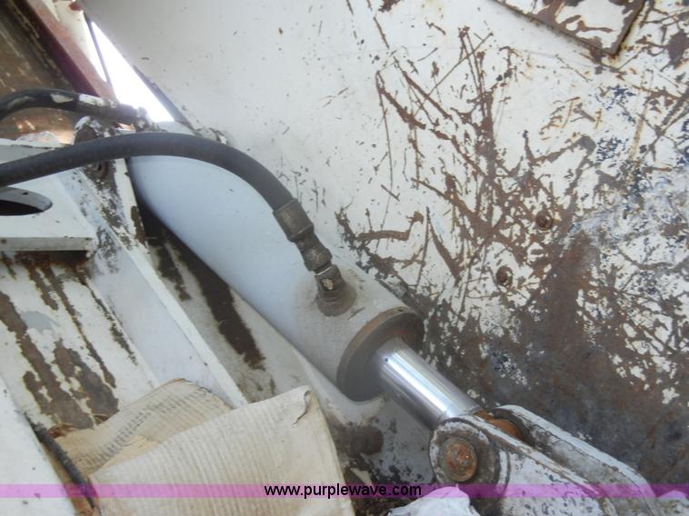 image for item D4247 1998 Freightliner F170 refuse truck