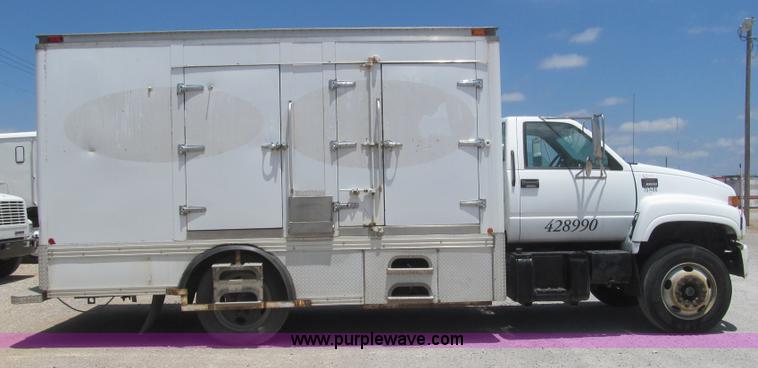 image for item F3005 1999 GMC C6500 refrigerated box truck