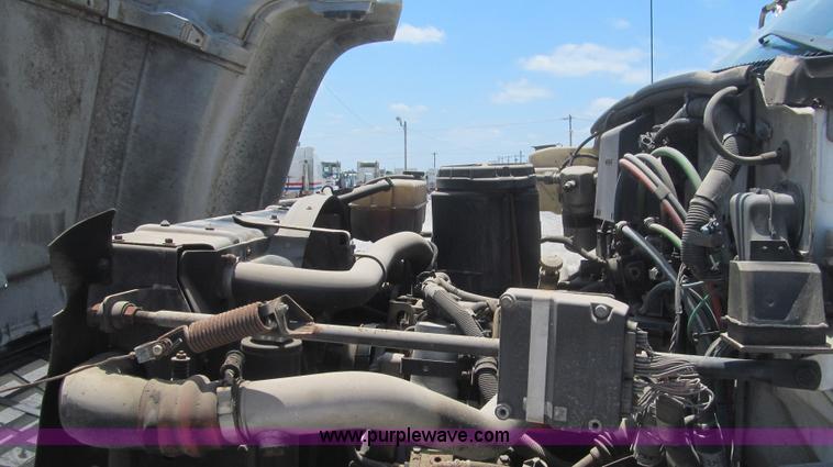 image for item F3005 1999 GMC C6500 refrigerated box truck