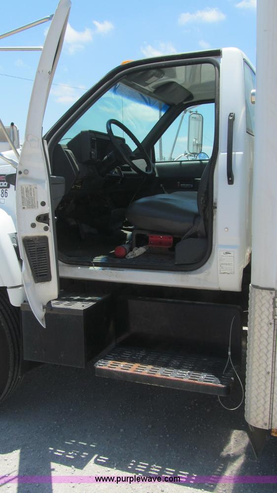 image for item F3005 1999 GMC C6500 refrigerated box truck