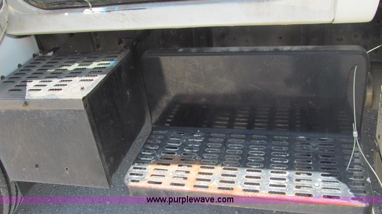 image for item F3005 1999 GMC C6500 refrigerated box truck