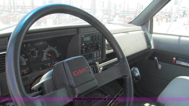 image for item F3005 1999 GMC C6500 refrigerated box truck