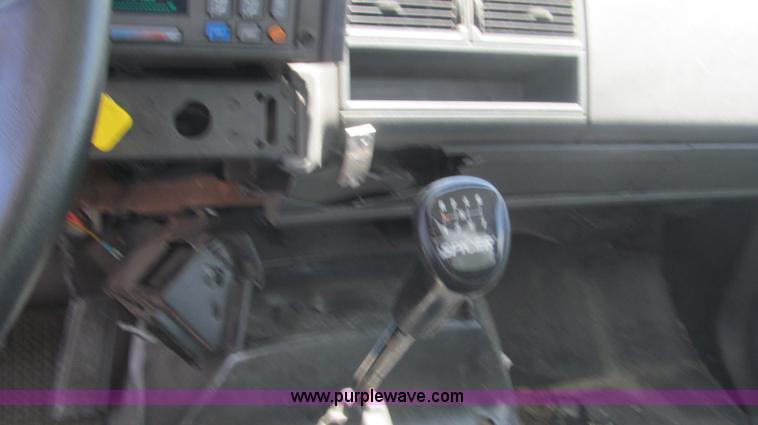 image for item F3005 1999 GMC C6500 refrigerated box truck