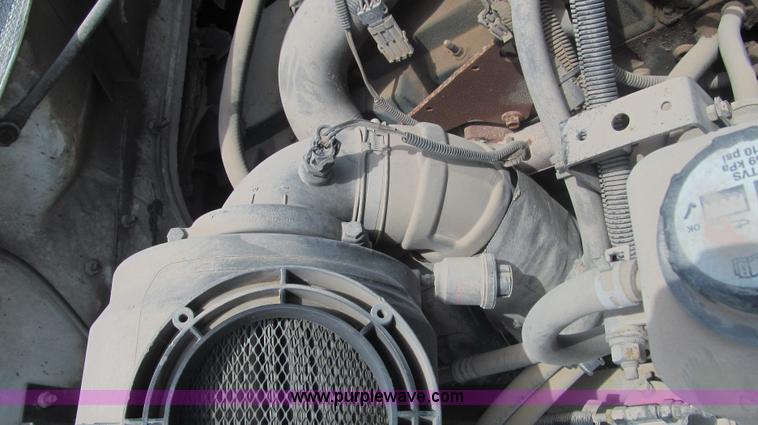 image for item F3006 1999 International 4700LP refrigerated box truck