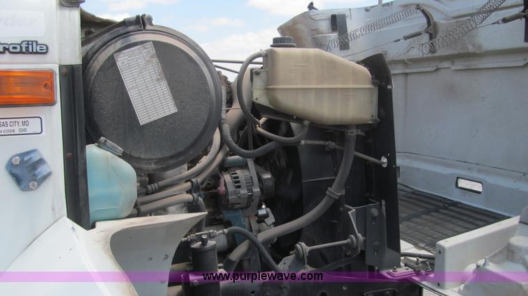 image for item F3006 1999 International 4700LP refrigerated box truck