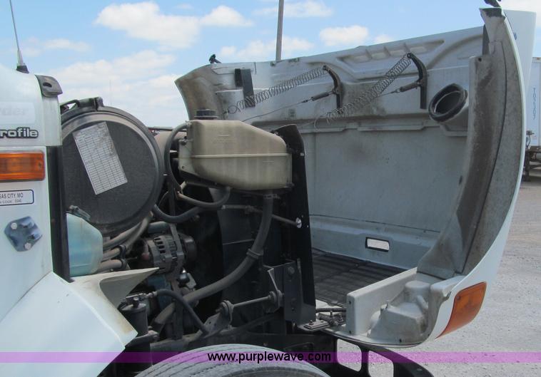 image for item F3006 1999 International 4700LP refrigerated box truck