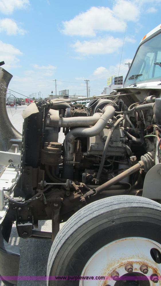 image for item F3006 1999 International 4700LP refrigerated box truck