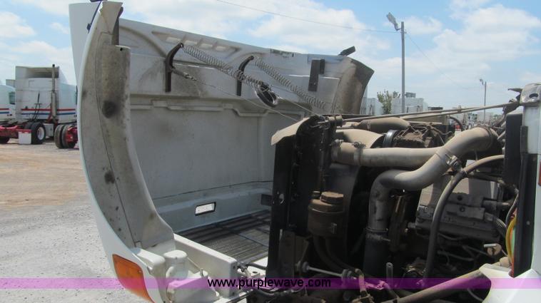 image for item F3006 1999 International 4700LP refrigerated box truck