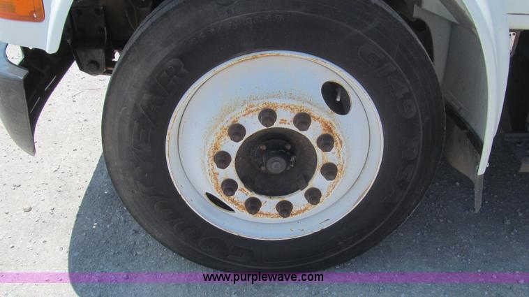 image for item F3006 1999 International 4700LP refrigerated box truck