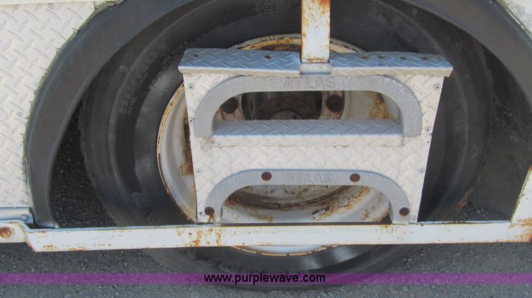 image for item F3006 1999 International 4700LP refrigerated box truck