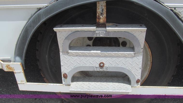 image for item F3006 1999 International 4700LP refrigerated box truck