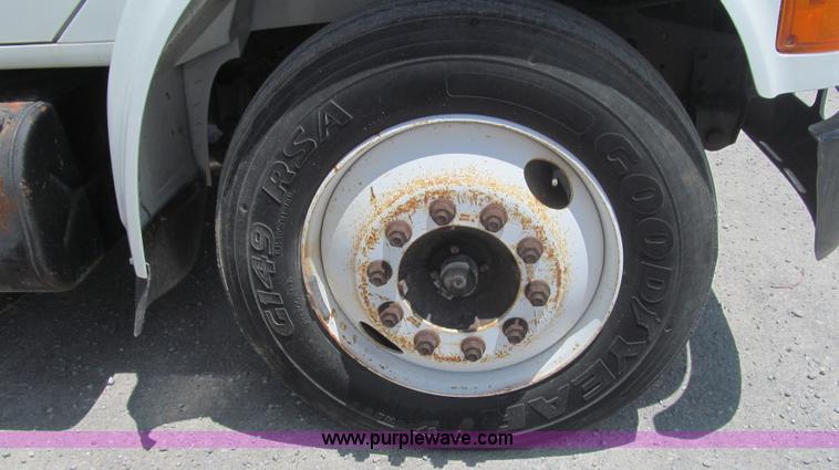 image for item F3006 1999 International 4700LP refrigerated box truck