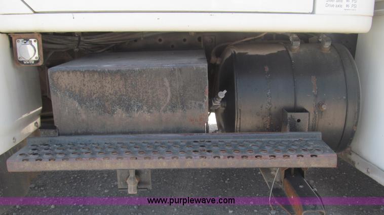 image for item F3006 1999 International 4700LP refrigerated box truck