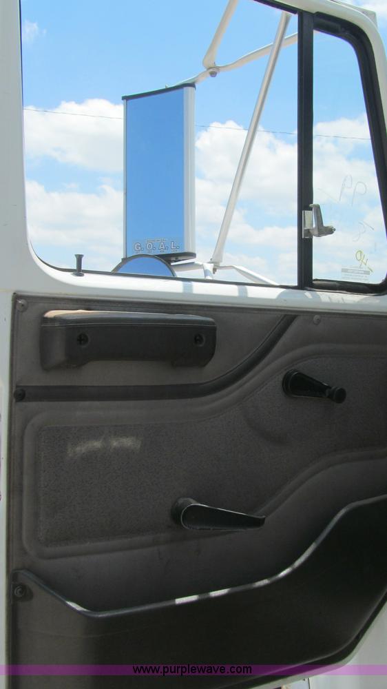 image for item F3006 1999 International 4700LP refrigerated box truck