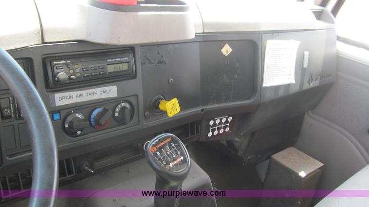 image for item F3006 1999 International 4700LP refrigerated box truck