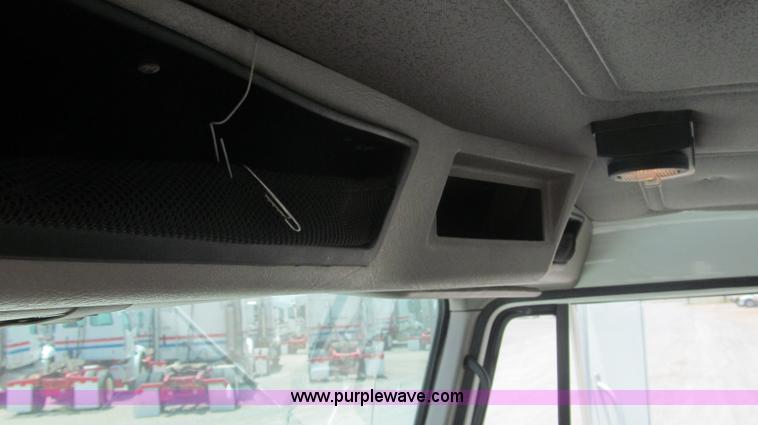 image for item F3006 1999 International 4700LP refrigerated box truck