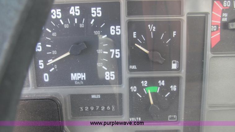 image for item F3006 1999 International 4700LP refrigerated box truck