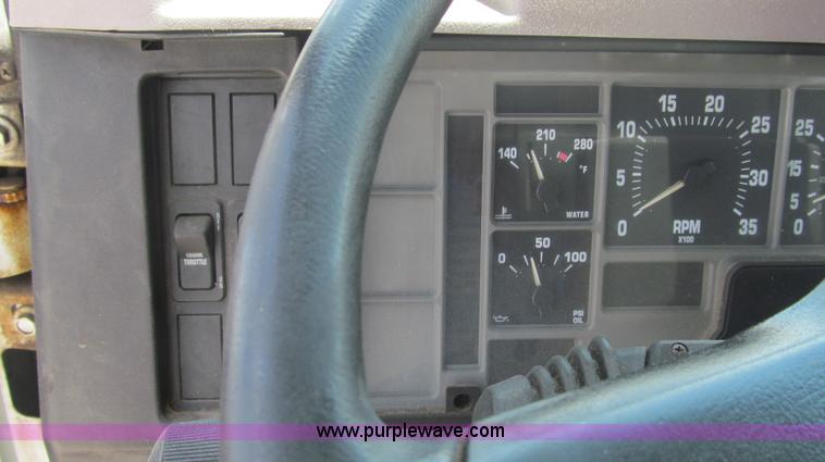 image for item F3006 1999 International 4700LP refrigerated box truck