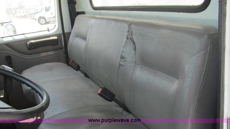 image for item F3006 1999 International 4700LP refrigerated box truck