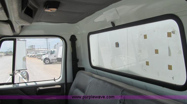 image for item F3006 1999 International 4700LP refrigerated box truck