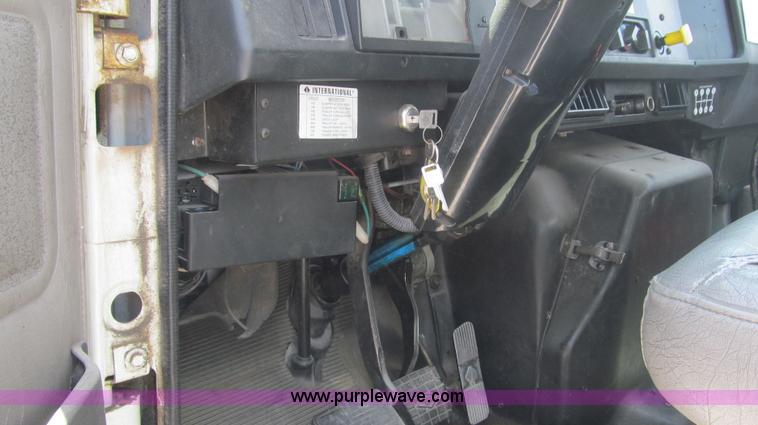 image for item F3006 1999 International 4700LP refrigerated box truck