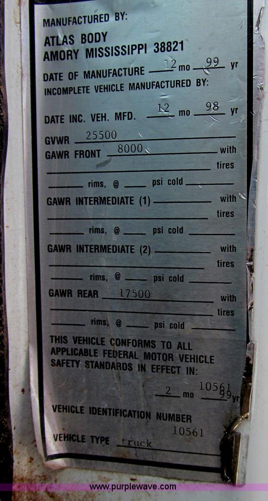 image for item F3006 1999 International 4700LP refrigerated box truck