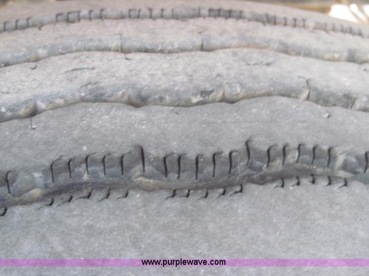 image for item F3007 1993 International 9700 semi truck