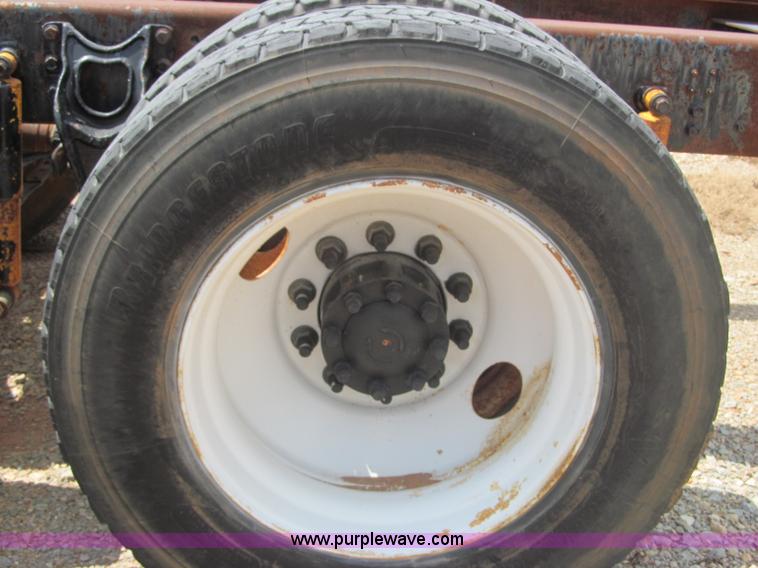 image for item F3007 1993 International 9700 semi truck