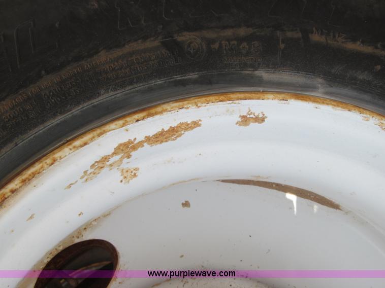 image for item F3007 1993 International 9700 semi truck