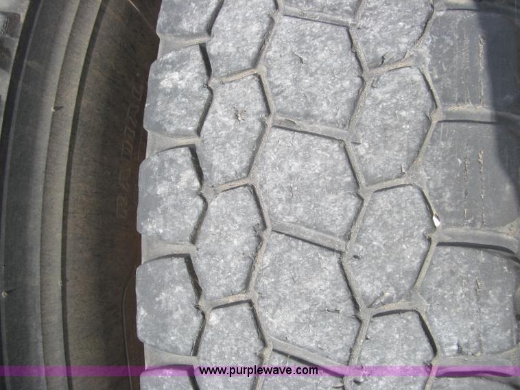 image for item F3007 1993 International 9700 semi truck