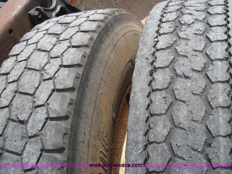 image for item F3007 1993 International 9700 semi truck