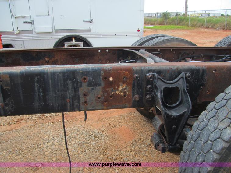 image for item F3007 1993 International 9700 semi truck