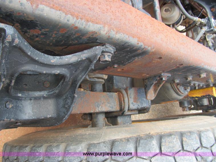 image for item F3007 1993 International 9700 semi truck