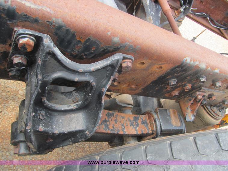 image for item F3007 1993 International 9700 semi truck