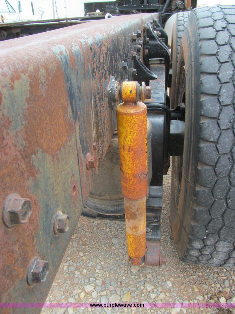 image for item F3007 1993 International 9700 semi truck