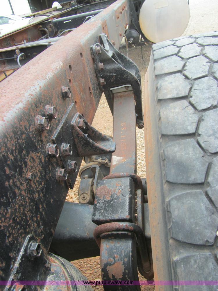 image for item F3007 1993 International 9700 semi truck