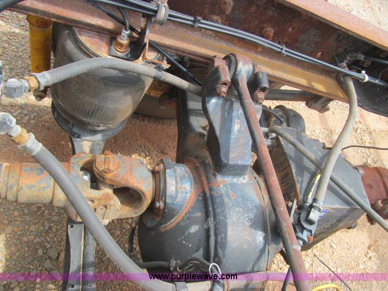 image for item F3007 1993 International 9700 semi truck