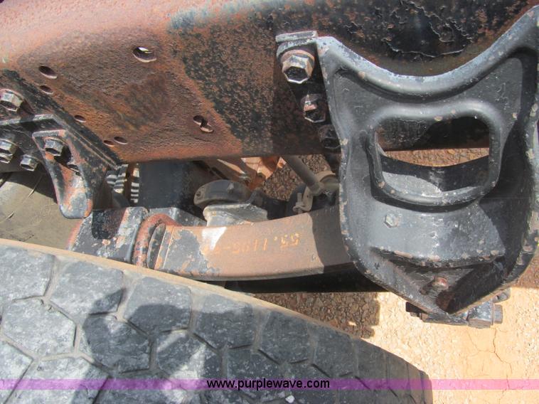 image for item F3007 1993 International 9700 semi truck