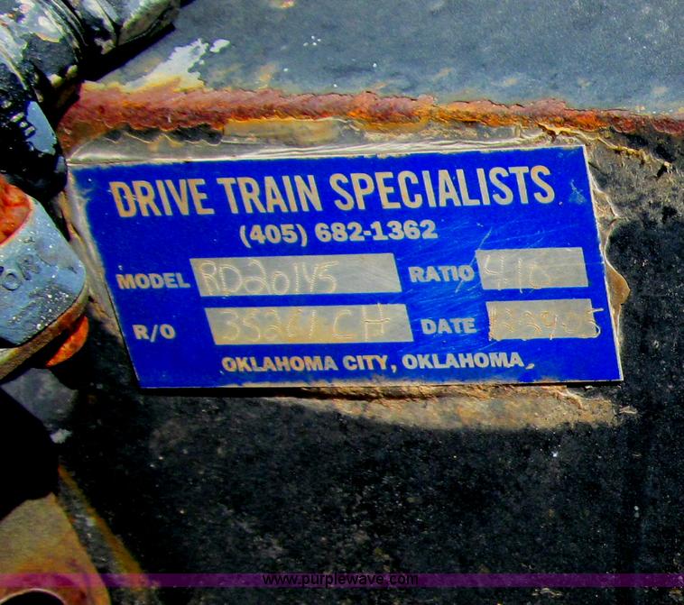 image for item F3007 1993 International 9700 semi truck