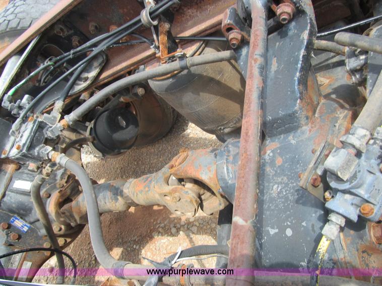 image for item F3007 1993 International 9700 semi truck