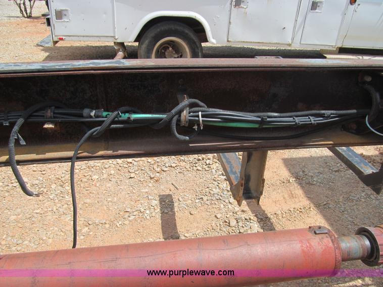 image for item F3007 1993 International 9700 semi truck